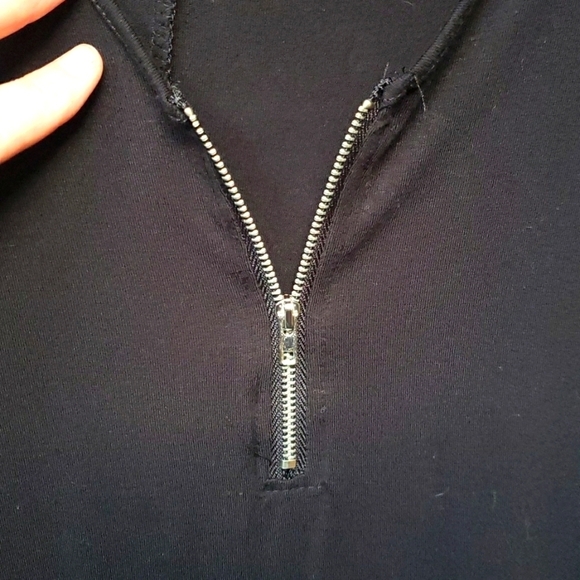 Heart & Hips Black Cold Shoulder Dress Short Sleeve V-Neck Zip NWT Women - Picture 4 of 6